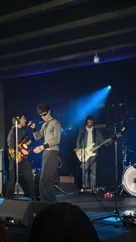 Sweater Weather ft The Neighbourhood #exclucivepopup#theneighbourhood @The Neighbourhood @Jesse® 