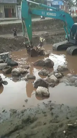 Evakuasi Nyai di umbul Gedaren Jatinom Klaten Jawa Tengah Indonesia #umbul #klaten24jam #jawatengah #indonesia 