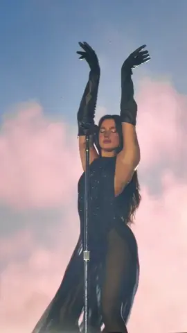 Mi mujer 🛐 @Dua Lipa @Team Dua HQ  #radicaloptimismtour #dualipaconcert #dualipa #chile 