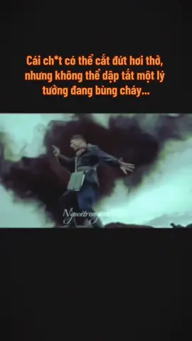 Chỉ một khoảnh khắc cũng đủ để khắc sâu mãi vào trong lịch sử — Giữa tiếng đạn xé không trung, Chính uỷ Aleksey Grigogyevich Yeriomenko bước lên như người đi tìm ánh sáng, không phải cho mình mà cho cả một dân tộc. Trong bức ảnh lừng danh mang tên “Kombat”, ông không chỉ là một chỉ huy – mà là hình ảnh sống động của chủ nghĩa cách mạng, của tinh thần hy sinh cao cả, của niềm tin bất diệt. Sinh ra trong một gia đình công nhân nghèo (năm 1906), Yeriomenko lớn lên trong khó khăn, nhưng sớm gắn bó với lý tưởng cộng sản. Ông trở thành Bí thư chi đoàn, sau đó là tổ chức viên nông trang – một người trẻ dám nghĩ dám làm vì tương lai của giai cấp vô sản.   Khi Ww2 bùng nổ, ông gia nhập Hồng quân Xô viết, giữ cương vị chính ủy – đại diện Đảng trong quân đội – để dẫn dắt binh lính giữa bom đạn, giữa kẻ thù và sự khắc nghiệt của mặt trận. Đến năm 1942, trong một trận tấn công quyết liệt, Aleksey Yeriomenko đứng dậy kêu gọi đồng đội tiến lên – và chỉ vài giây sau, viên đạn đã cướp đi sinh mạng của ông.   Bức ảnh 