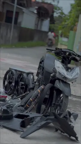 Laki laki cukup satu pasangan, tapi laki laki tidak cukup satu pajangan🙌🏻