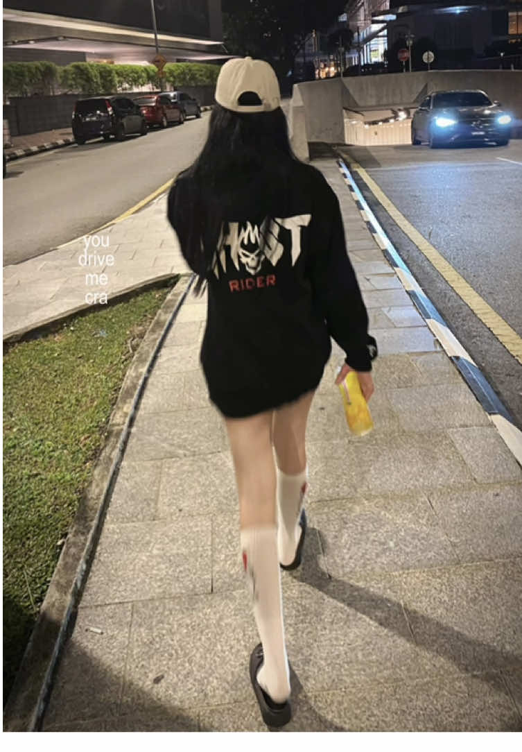 Aura lain macam pakai hoodie ni 🖤 #fyp 