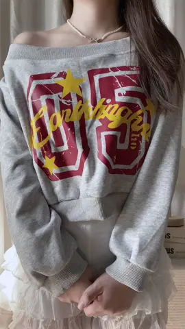 เสื้อเปิดไหล่y2k#เสื้อเปิดไหล่ #เสื้อy2k #y2k #เสื้อสเวตเตอร์เปิดไหล่ 