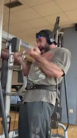 ¿Que ves? #gym #radiohead #karmapolice #culturismo #intensidad 