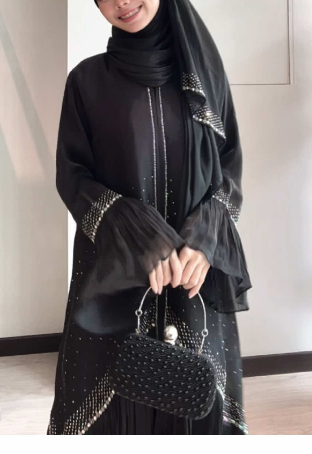 With or without?? 🤓 #fyp #abayadubai #butikshahalam #abayagirls #abayacantik 