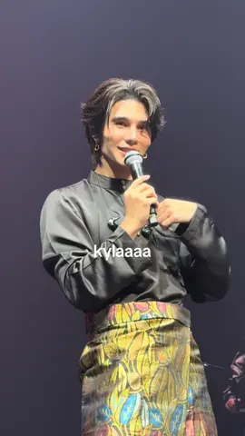 P @jeffsatur the flirty guy. Yes, i love you dai ka~ 🤣 #jeffsaturredgianttour #jeffsaturinkl #jeffsaturredgiantkualalumpur #jeffsaturredgiantconcert #jeffsatur 