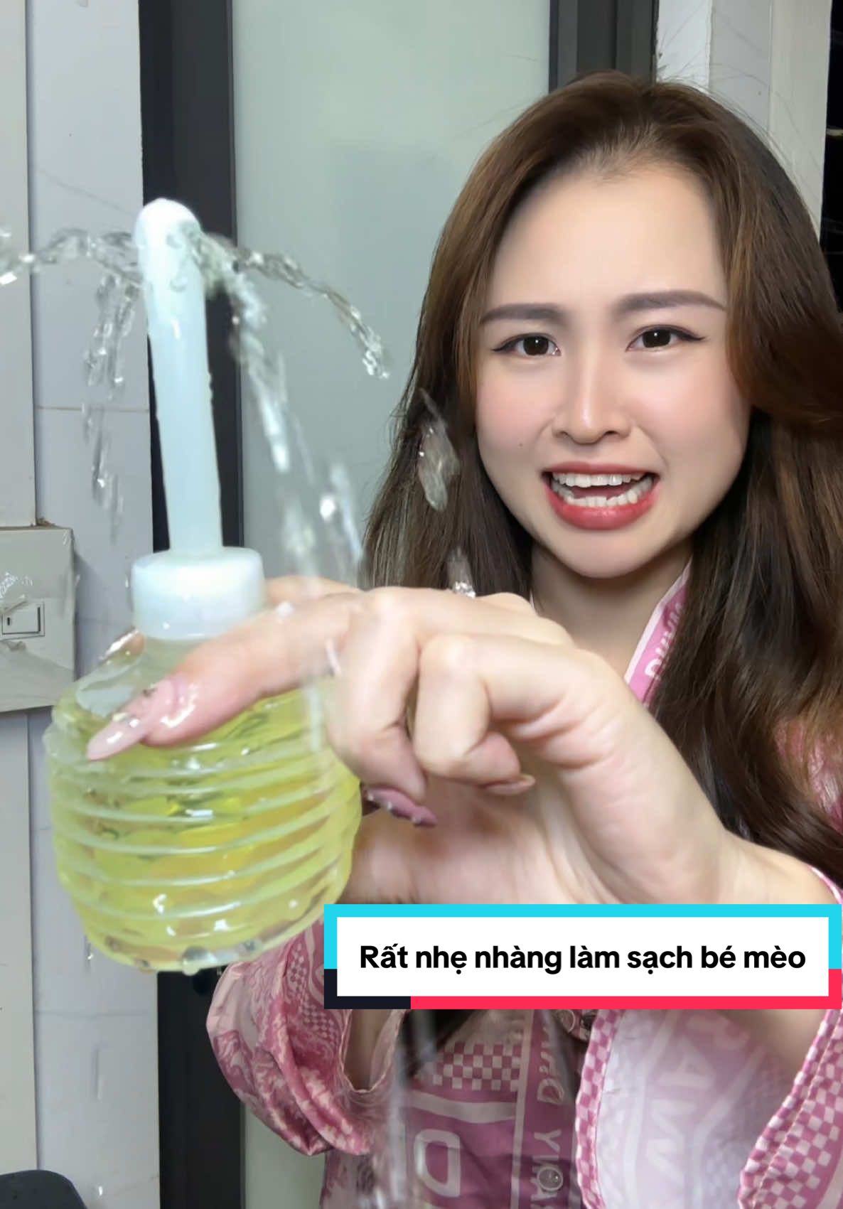 Bảo bối cho bé mèo sạch sẽ và khoẻ mạnh đây nha. Bt mình chỉ vệ sinh được bên ngoài, em muối vệ sinh này sẽ giúp vệ sinh sâu hơn  #review #muoivesinhphunu #muoivesinhlilyfresh #lilyfresh #vesinhphunu  