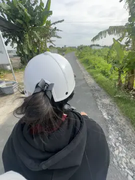 Nhìn anh như thế em biết làm saooo …