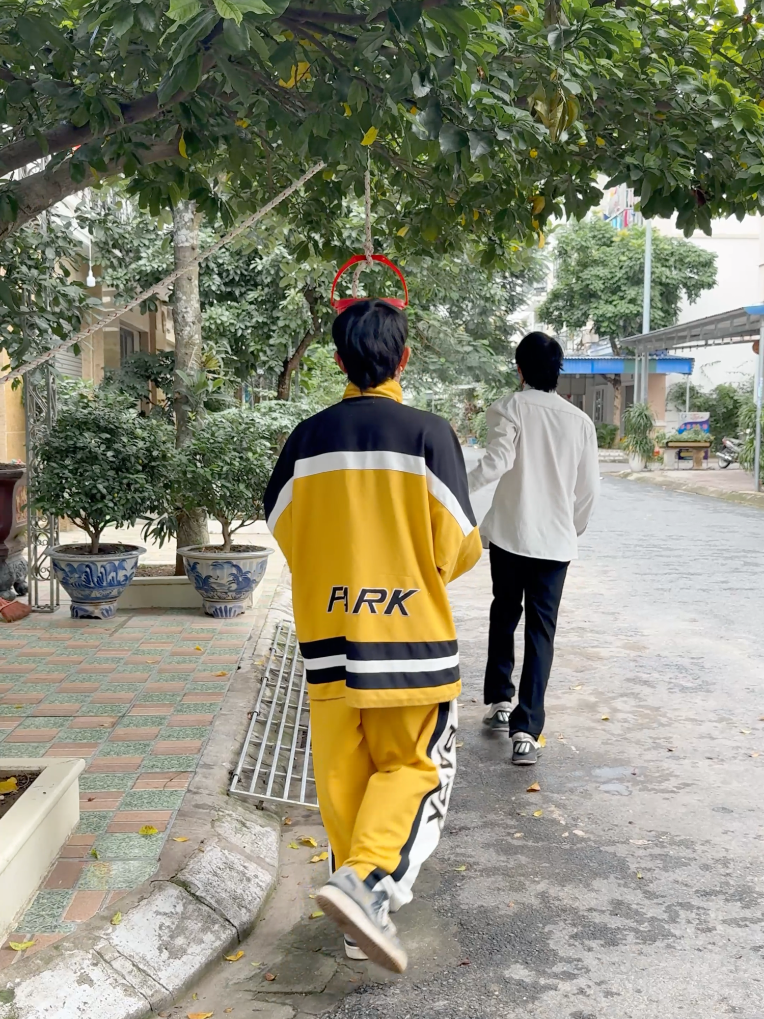 What’s in the bucket | Oppa Huy #huyseoul