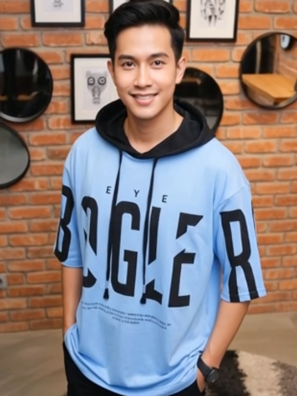 DAGANG DULU KK, minat bisa cek keranjang kuningnya kk🥰.  #tiktokshop #pakaianpria #kaos #hoodie 