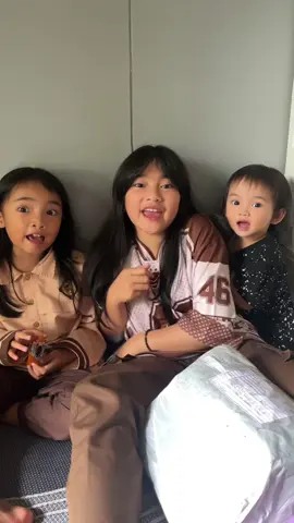 Hatur nuhun kintunan na tetehku @TEH AJENG EDUKASI UMROH kaka zaina meuni bingah pisanan 🥹 #unboxingpaket #susydutabotram #dutabotram 