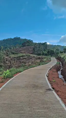orang kuningan wajib tau hidden gem ini ! cocok banget nih buat joging, running date, atau sekedar menenangkan pikiran, bisa sampe puncak juga loh #viral #kuninganjawabarat #bestview #fyp #masukberanda 