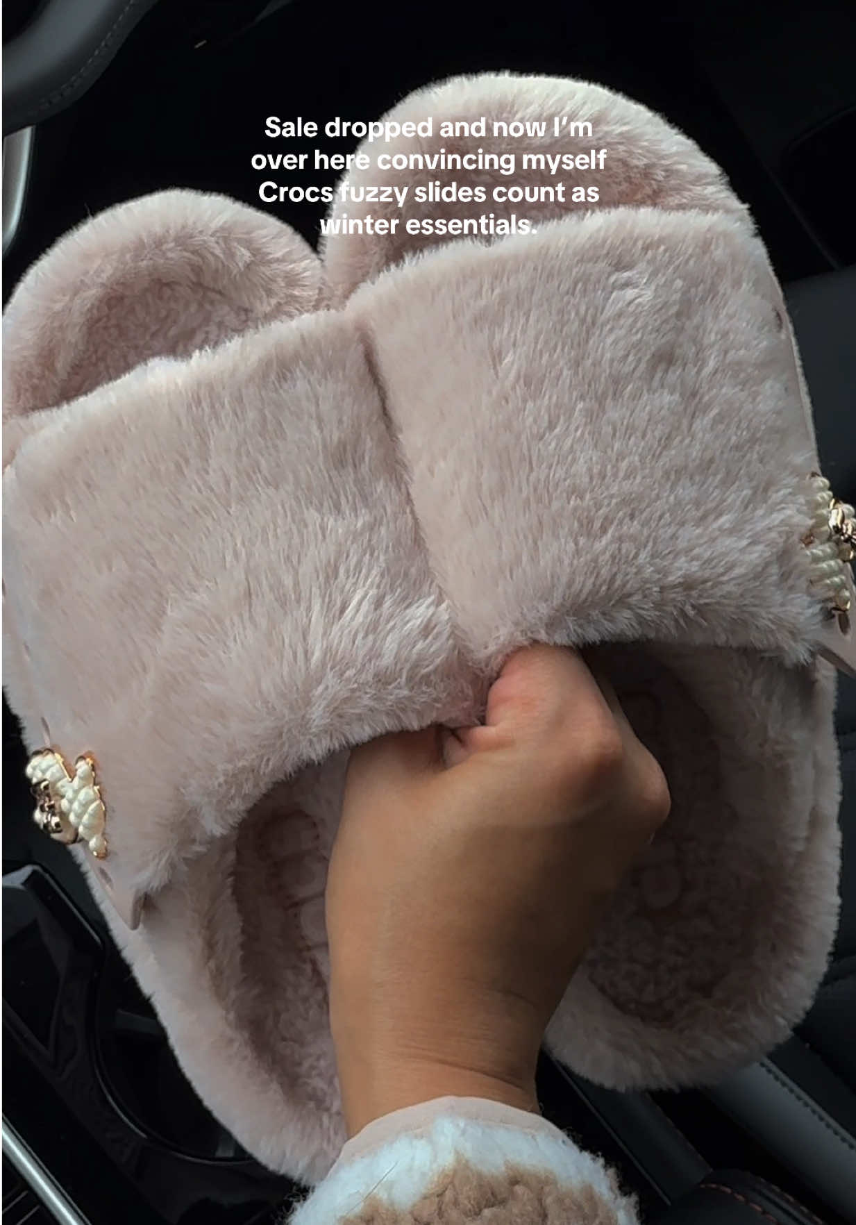 These fuzzy a must  #tiktokshopcybermonday #tiktokshopblackfriday #bfcm #tiktokshopcreatorpicks #crocs 