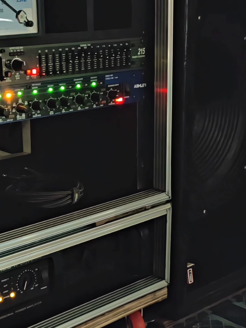 wes mboh  #jawatimur #fyppppppppppppppppppppppp #editfoto #xybcafypシ #soundsystem #soundjawatimur #foryoupage #horegjawatimur #soundminiatur #fyp #soundhoreg #soundviral #capcut_edit #soundjatim #soundhoregjawatimur 