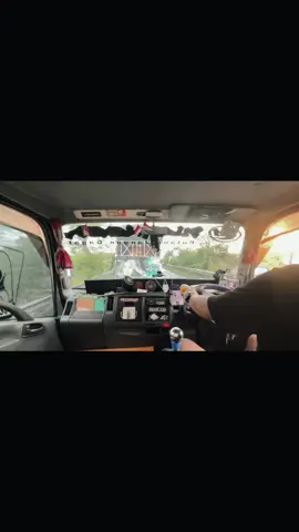 di belakang wajib lari di depan wajib di cari #jntexpressid #sopirpaket #jatim24jam🏴‍☠️ #paketbalap #fyp 