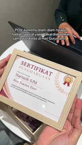 Bukan soal harga, tapi soal kenangan. Tenang, hampers 100ribuan pun bisa jadi kenangan manis kalau isi dan momennya tulus🤍 ✨ Hari Guru tinggal sebentar lagi. Kelasmu udah siapin sesuatu belum?