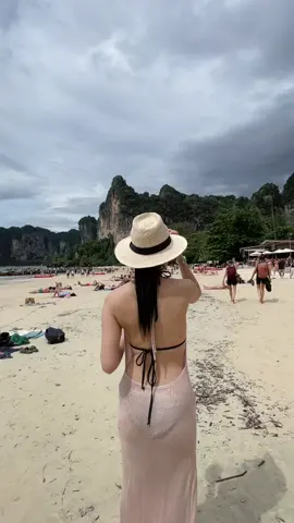 นักท่องเที่ยวเยอะมาก#hightseason #ไร่เลย์ #กระบี่ 