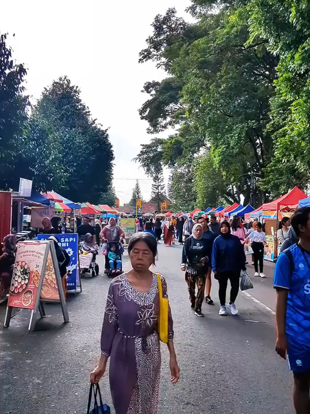 Original video by @zoomie77 📱 Google Pixel 7 Pro  🎥 Cinematic vidio @nalwavee  🔧 Cocok buat Story, Prank, Kata-kata  📥 Follow buat stok video original tiap hari #xyzbca #pixel7pro #fypppppppppppppp #mentahanvideo #mentahan #magelang #cfdmagelang #fy