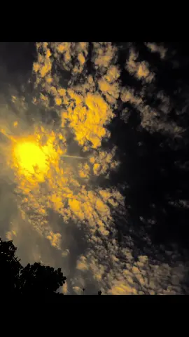 أشدُأنواعِ الألم، هو أن تحبَأحدًا لا يستطيعُأن يُحبَك كما تُحبُه. Jenis sakit yang paling perih adalah mencintai seseorang yang tak mampu mencintaimu sebagaimana kau mencintainya. #quotes #arabic #quotesarabic #arabicsad #bismillahfyp 