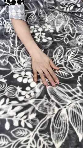 Chăn nỉ nhung dày dặn ấm áp. #channinhung #chanmuadong #channhungcaocap #xuhuongtiktok2025 #lycocham1987 