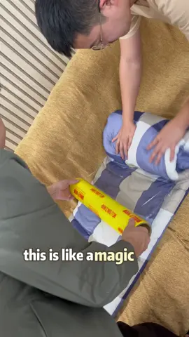 I fit 2 weeks’ worth of clothes in my carry-on 😳🧳 #TravelHacks #PackingTips #LuggageHack #TravelEssentials #SpaceSaver 