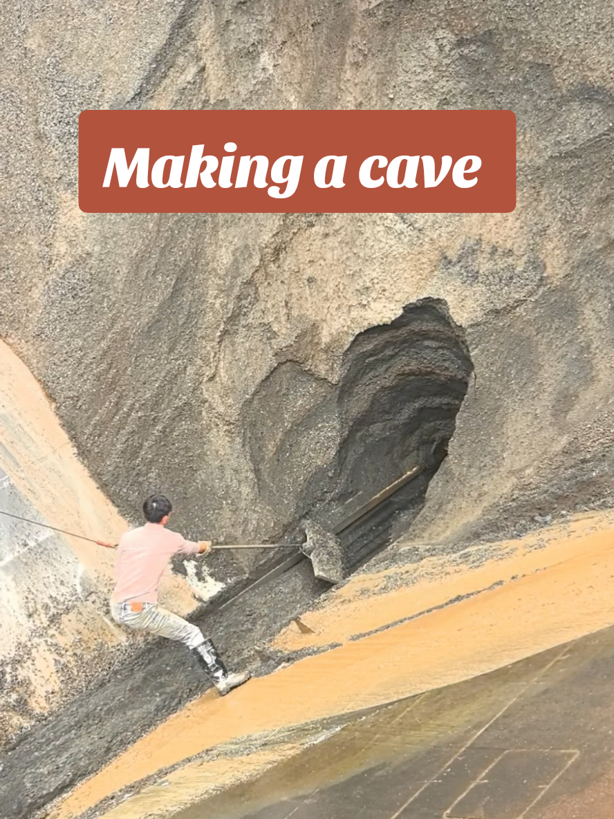 On days when a lot of cargo is loaded, the cave may need to be dug deep. #whitenoise #satisfying #dailywork #unloading 