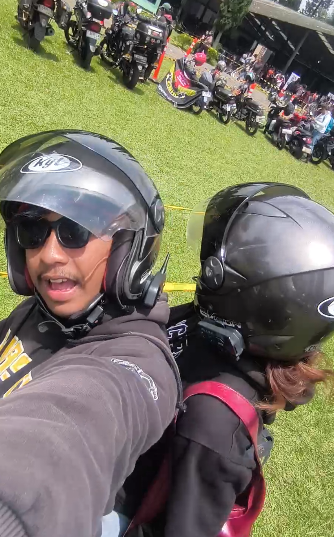 Cantumin foto keluh kesah kalian di kolom komentar brodii 😁