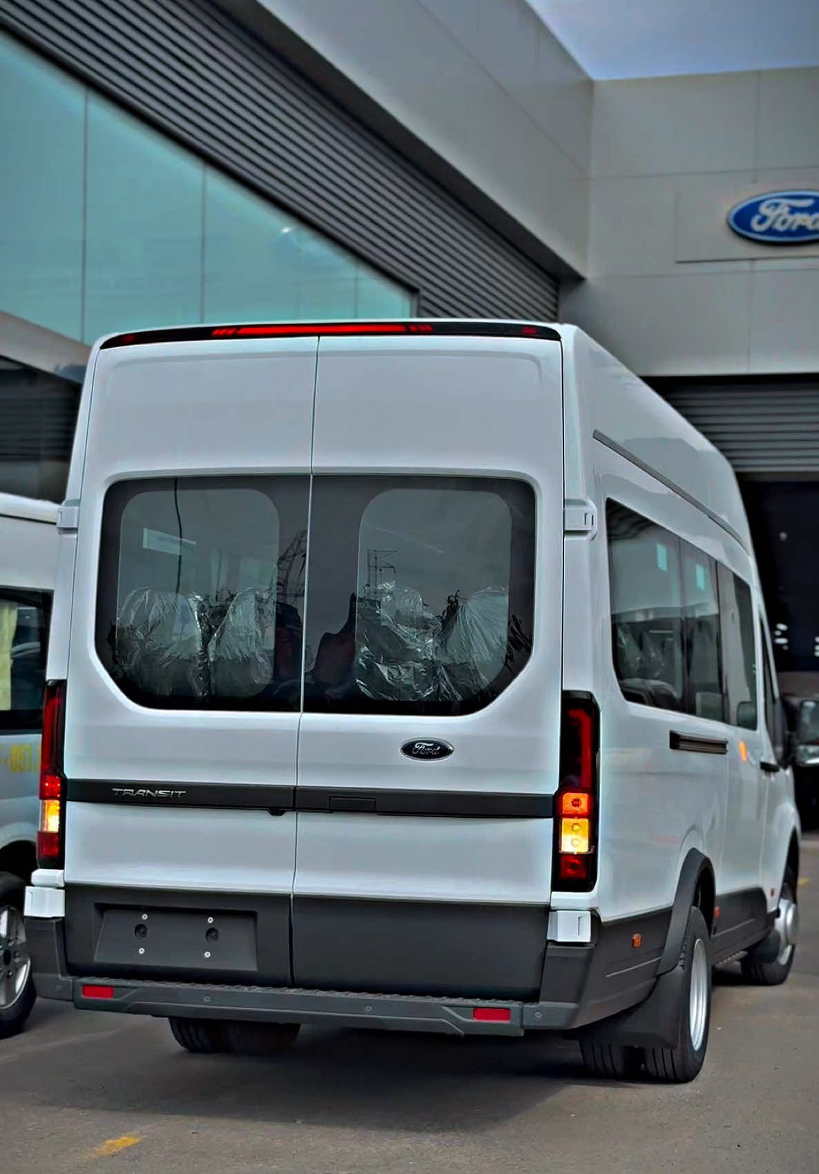 FORD TRANSIT có sẵn giao luôn trong tháng #ford #fordtransit #transit #xedichvu #fordtransit2025 