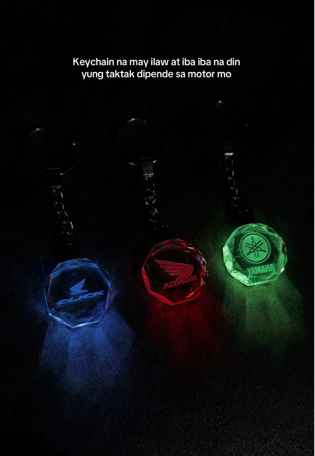 Keychain na may ilaw na at tatak dipende sa brand ng motor mo. Maganda itong pang giveaways, pang regalo, exchange gift, at maganda pamigay sa mga tropa, kakikala, pinsan, na mahilig din sa mga motor. Nag iiba iba yung kulay kapag binuksan at kitang kita parin yung logo. Maganda din kapag umaga kahit walang ilaw. Napaka simple at classic. #motorcyclekeychain #keychain #motorchain #motorkeychain #keychainlight 