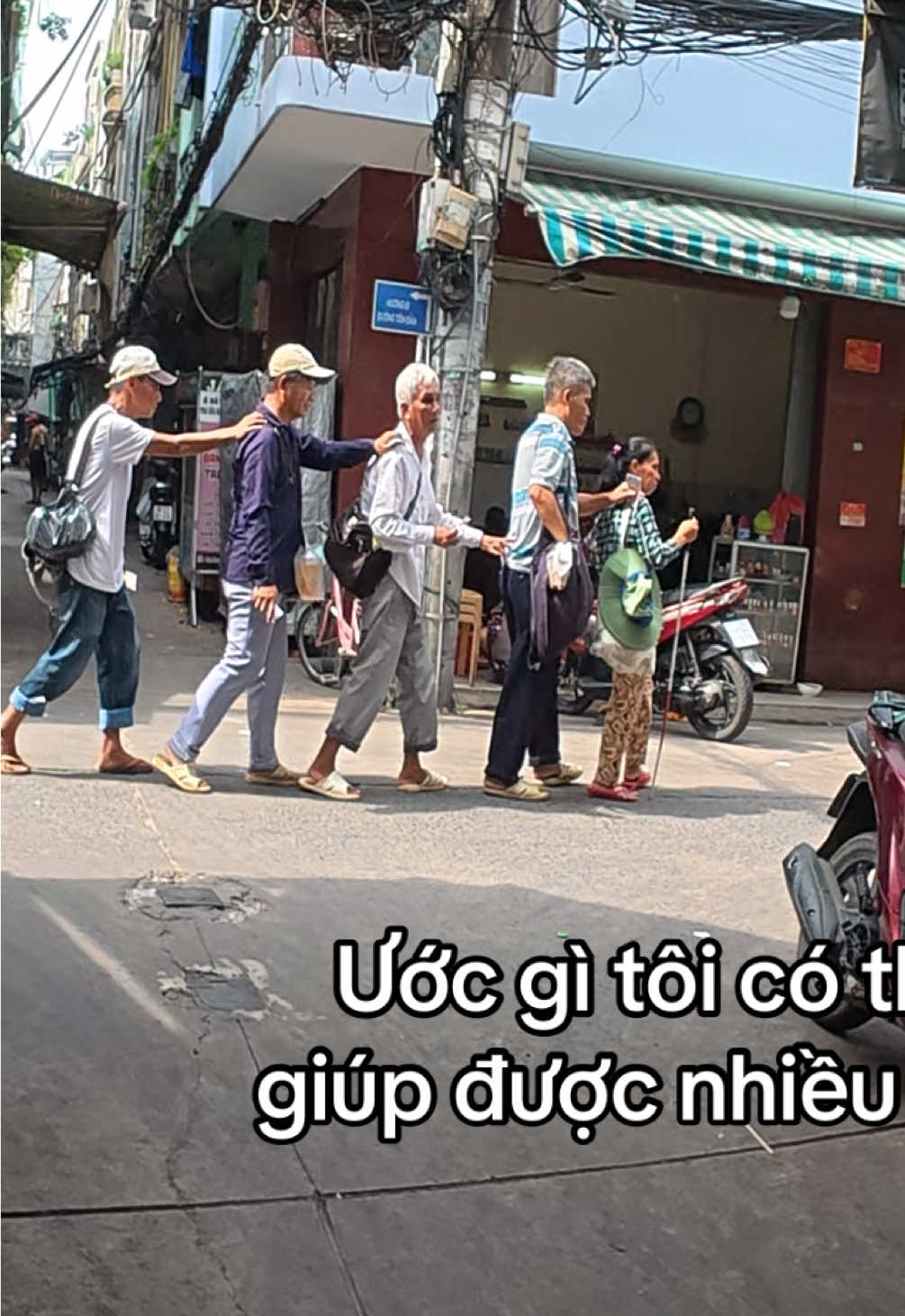 Khoảnh khắc khiến tôi nghẹn...năm anh em mù đi mưu sinh giữa sài gòn #moingay1phuoc #hanhtrinh365ngaylamphuoc #lantoayeuthuong #lan_toa_tu_te