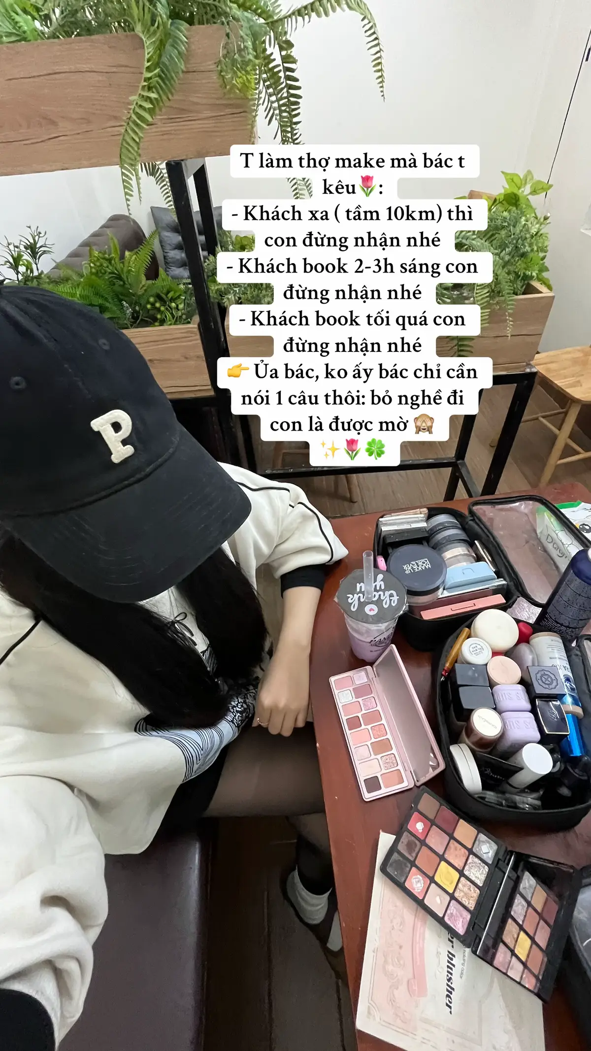 Nhiều lúc công nhận nghề này cũng hơi vất vả thiệt. Nắng mưa, lạnh hay nóng gì cũng bất chấp hết🙈#makeuptutorial #makeuptips #makeupthanhhoa #makeup #makeupdep 