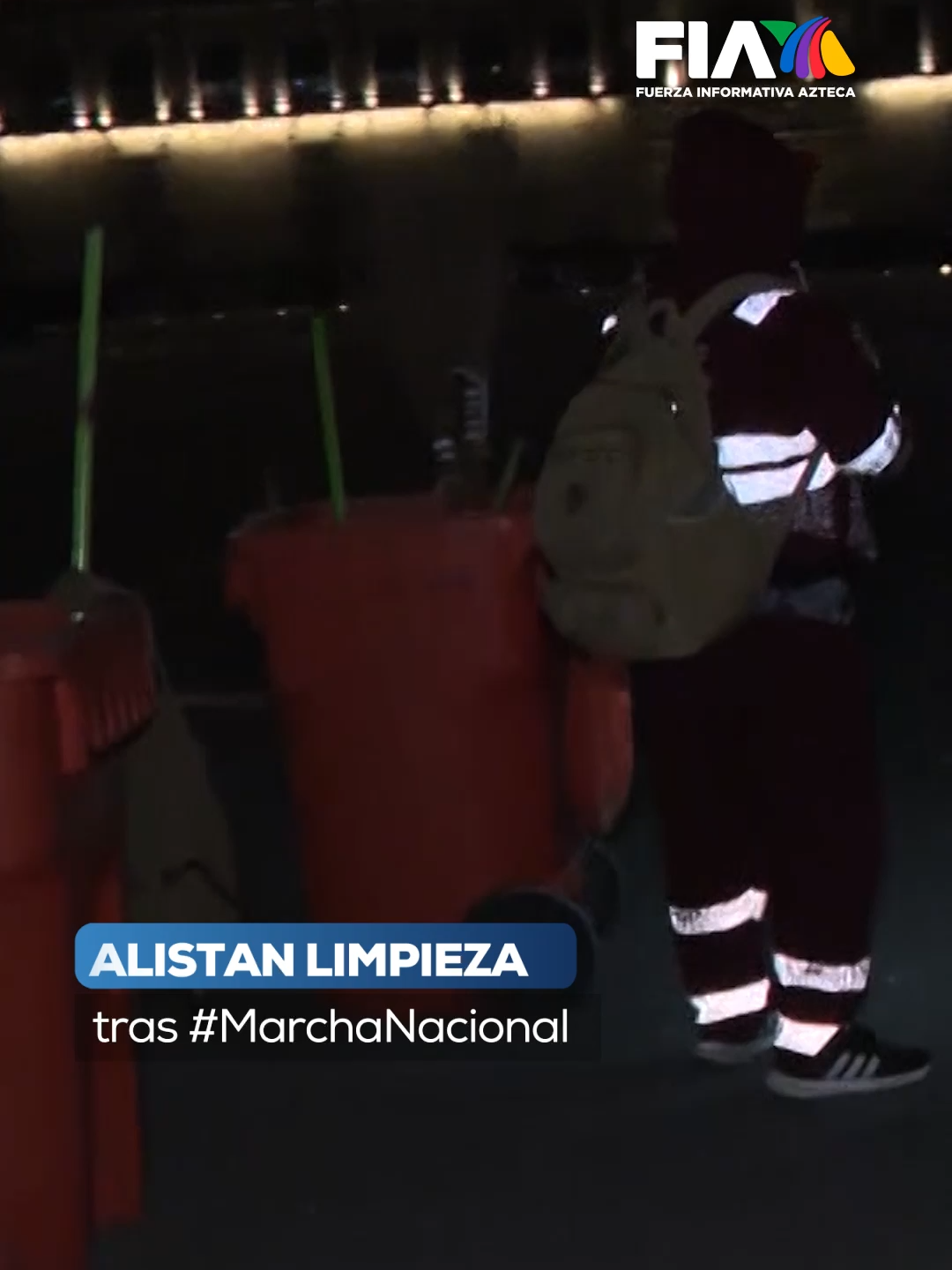 Así limpiaron el Zócalo de la #CDMX tras #MarchaNacional Trabajadores de limpia de la capital mexicana llegaron al primer cuadro para realizar limpieza del Zócalo, luego de la Marcha de la #GeneraciónZ. Los manifestantes exigieron al gobierno que atendiera la ola de violencia que azota al país. #AztecaNoticias #Noticias #Informacion #LoUltimo #UltimasNoticias #Viral #ParaTi #FIA #Zocalo #Limpia #capital #Gobierno #Política #TikTokMeHizoVer #TikTokInforma #LoDescubriEnTikTok