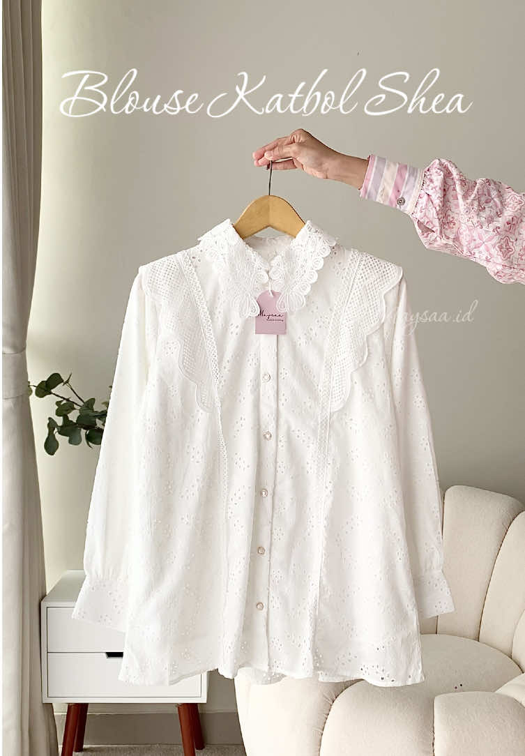 Ready lagi Katbol Best Seller “Shea Blouse”. Sudah full furing Ld110cm max BB 75kg yaa. Buruan digercepiin…. #blousekatbol #katbolpremium #blousewanita #katbolpremium #atasanwanitakekinian 