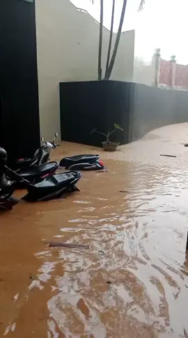 disini dr 2017, baru kali ini Islamic kebanjiran  #islamiccenter #rokanhulu #pasirpengaraian #pasirpengaraianrohul #rohul #inforohul #banjir #pasirpengaraianrohul 