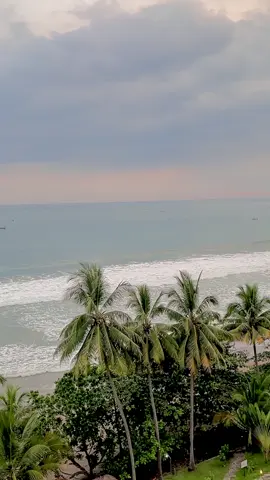 View langsung pantai 🏝️ #GoHotelNovember #gohotelnovember #pelabuhanratu #grandinnasamudrabeach 
