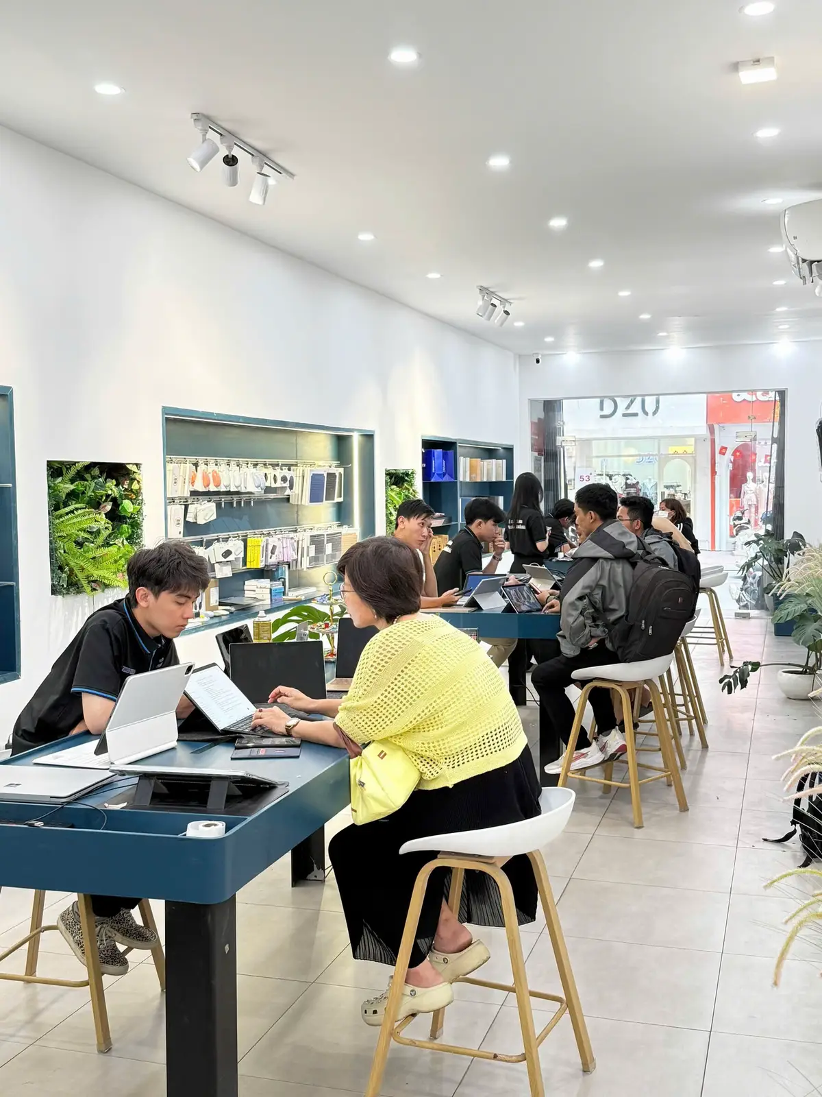 Surfacehcm luôn nỗ lực từng ngày để hoàn thiện và hỗ trợ tốt cho tất cả các khách hàng yêu thích, mong muốn được trải nghiệm sản phẩm surface #surfacehcm #surfacecuhcm #surface @Surface Cũ HCM 