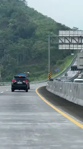 Rasa ragu itu licik, ia menyamar sebagai kahati-hatian. Padahal, yg sebenernya adalah ketakutan. Ia berbisik di telinga 