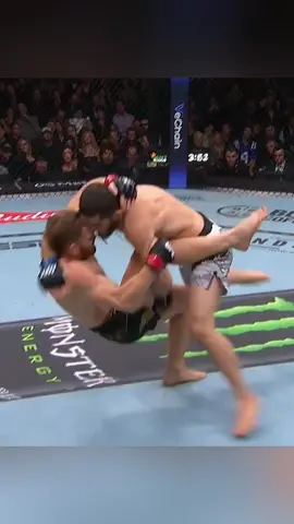 💥 Первый тейкдаун! #UFC322 #