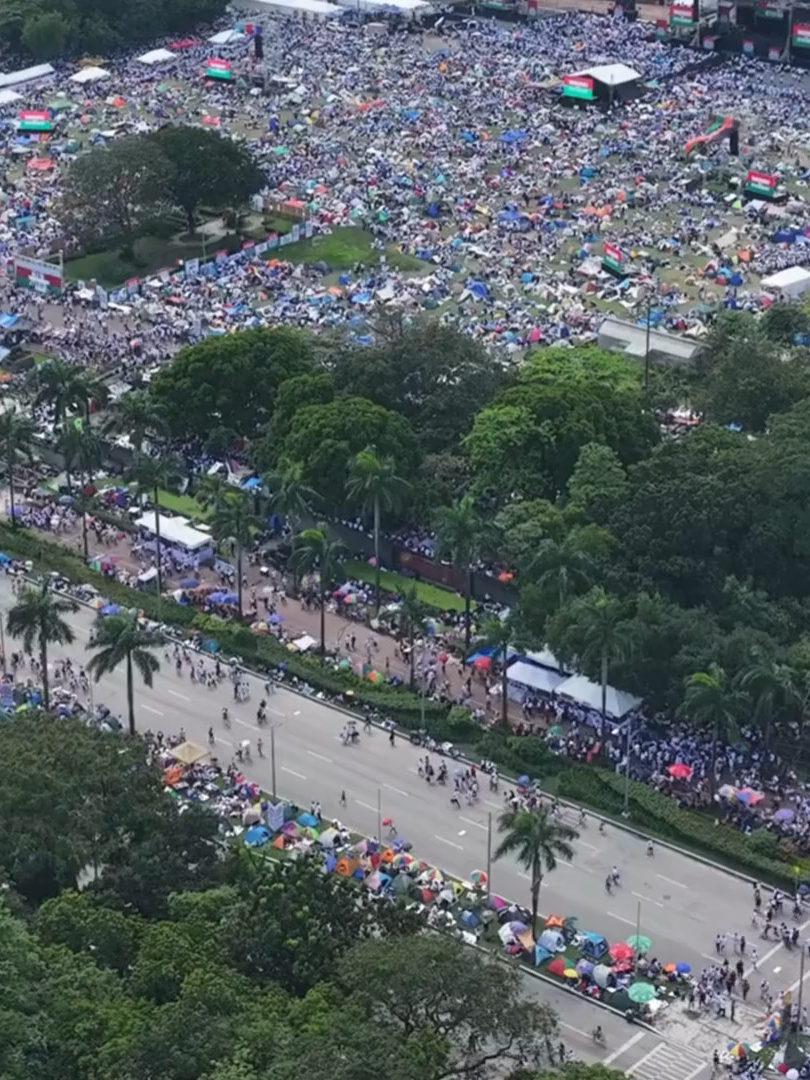 Humigit kumulang 30,000 na ang bilang ng mga tao sa Luneta Park at Quirino Grandstand as of 12 PM na nakikiisa sa protesta kontra katiwalian ng Iglesia ni Cristo, ayon sa Manila Police District. Ayon naman sa Manila CDRRMO, nasa 43,000 na ang kanilang crowd estimate. COURTESY: Manila CDRRMO #GMAIntegratedNews
