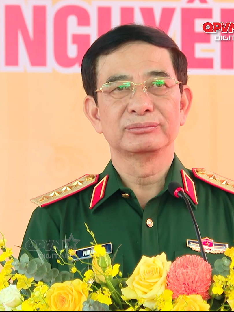 “Hãy đến với dân khi dân cần — đừng để dân gọi mới có mặt.” Sáng 16/11, Đại tướng Phan Văn Giang dự Ngày hội Đại đoàn kết toàn dân tộc 2025 tại tổ dân phố Đông, phường Linh Sơn, Thái Nguyên. #QPVNdigital #QPVN
