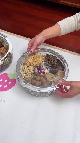 Khay bánh kẹo Tết 6 ngăn có khoá chống ẩm🧨 Sản phẩm ở giỏ hàng trong trang em ạ❤️ #trangtritet #khaybanhkeotet #khaymuttet #xomtrangtri #tet2026 