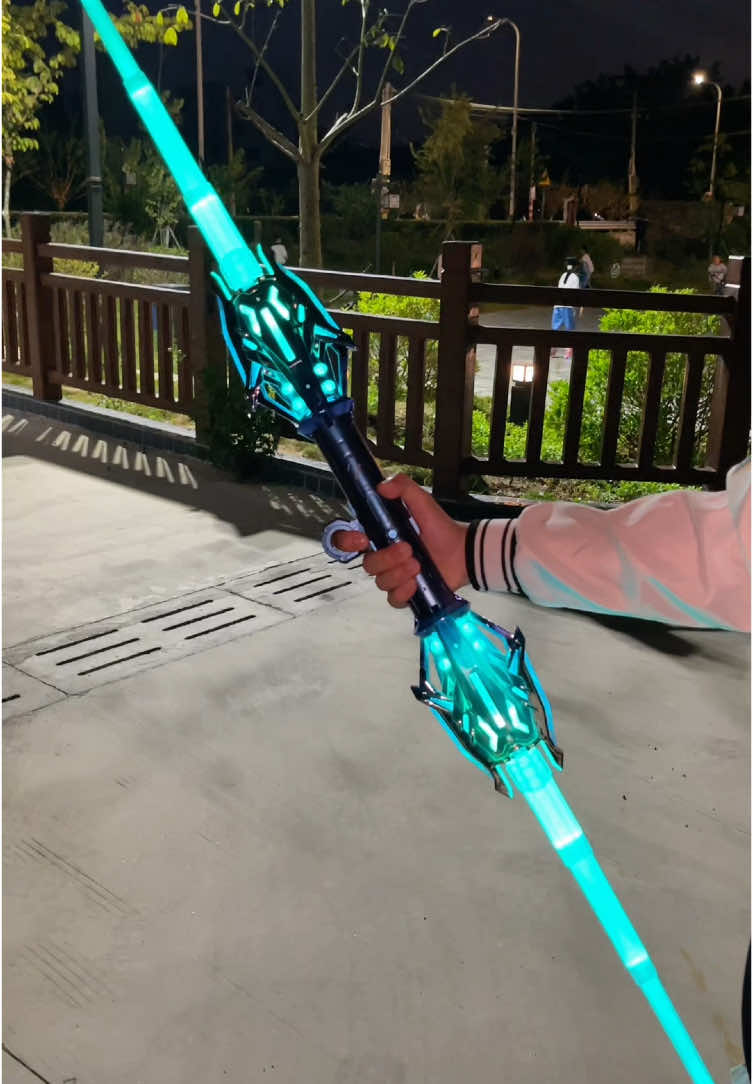 The handsome double-headed telescopic lightsaber is very cool#childrentoys #toys #tiktokshop #starwars #lightsaber #blackfridaydeals #thunderstarlightsword #tiktokshopcybermonday #tiktokshopblackfriday 