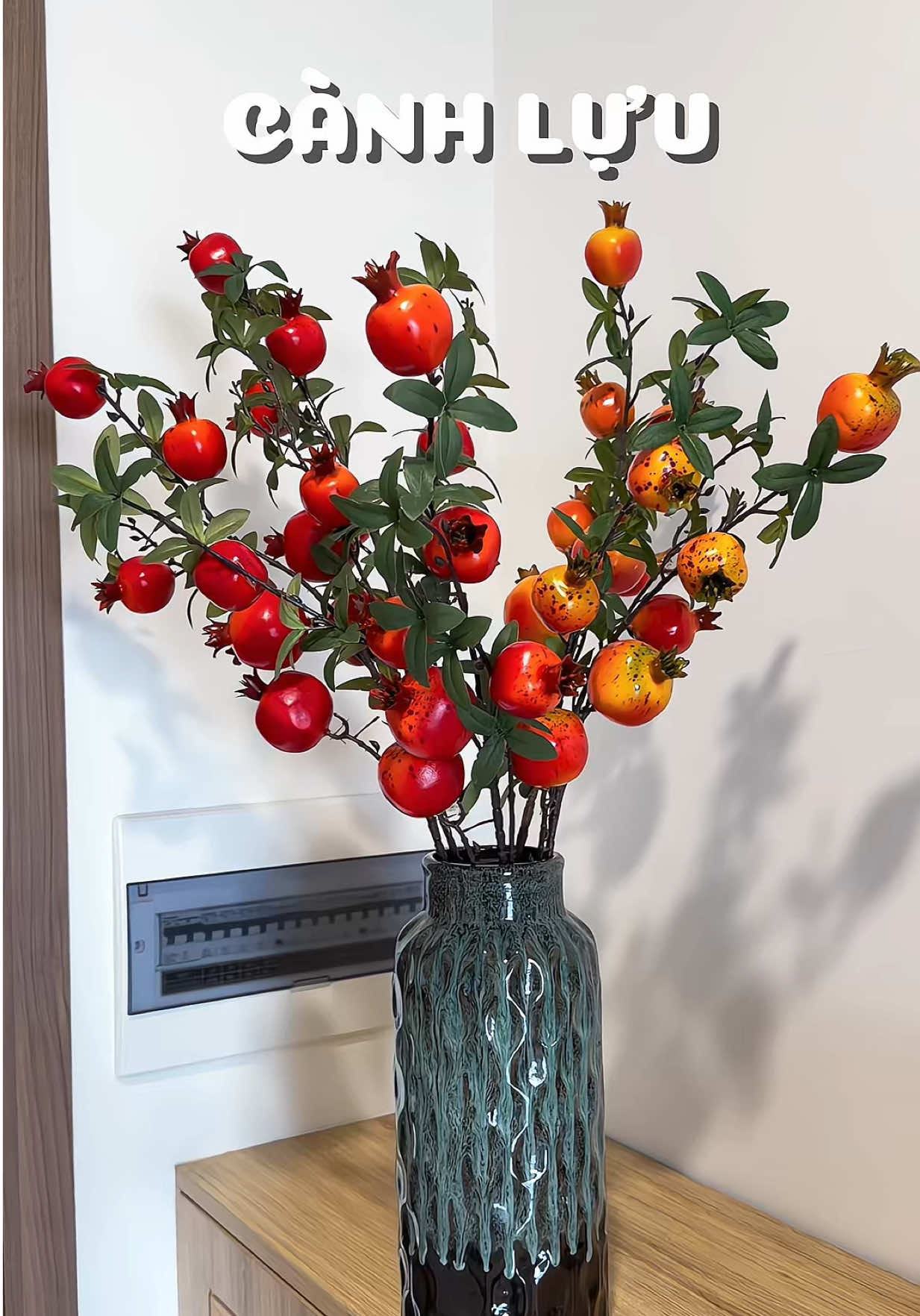 Cành lựu đỏ chưng quá là đẹp cả nhà ơi #tet2026 #decortet #lênxuhướng #trangtritet #2026 