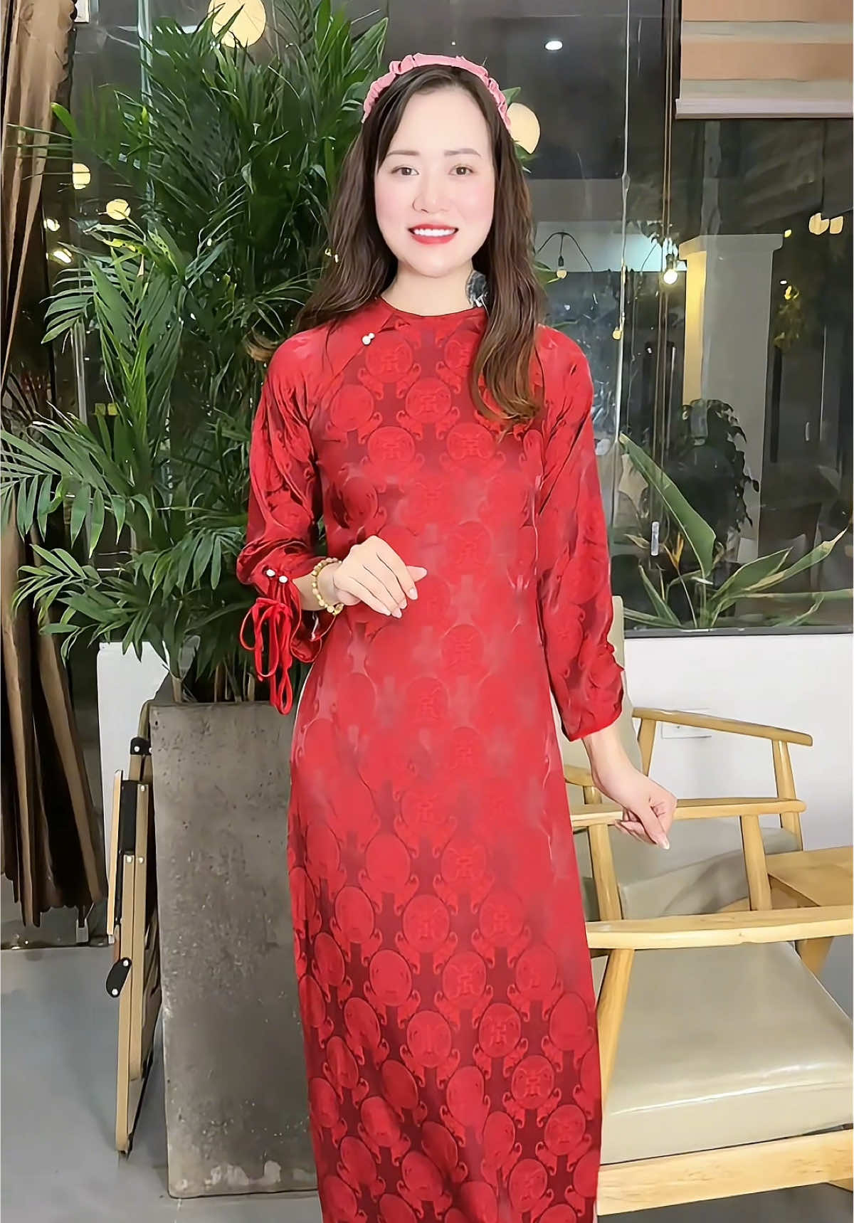 Áo dào lụa hoạ tiết chữ thọ. #aodai #aodaivietnam #aodaisuong #aodailua 
