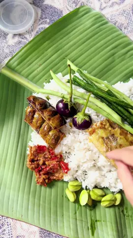 Hayu ah tuang sadayana😍 #berandatiktok #menusederhana #lalapanmentah #masakansunda #ayodongmasukfyp 