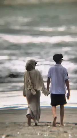 Bersamamu, aku menjadi sempurna 🤍🌊🌴  #apexel18xzoom #lensaapexel28xzoom #pantaipangandaran #febripangandaran #jointrend 