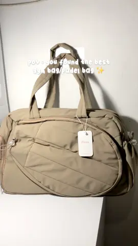 The best sports bag 🏸🏋🏻‍♀️🎾✨ #fiorastyle #puffybag #sportbag #tennisbag #padelbag 