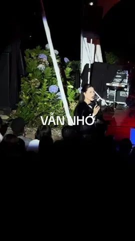 VẪN NHỚ - HÀ NHI - Bà dí khán giả :)))  #maylangthangdalat #hanhi #maylangthang #xuhuong #vannho 