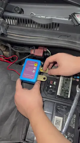 If your battery often leaks electricity, you can use this to cut off power.#Mechanic #automobile 