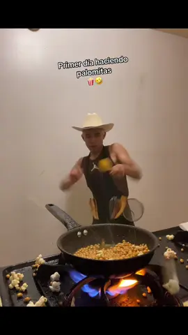 Haciendo palomitas 🍿🤣#fyp #su #madre #gente 